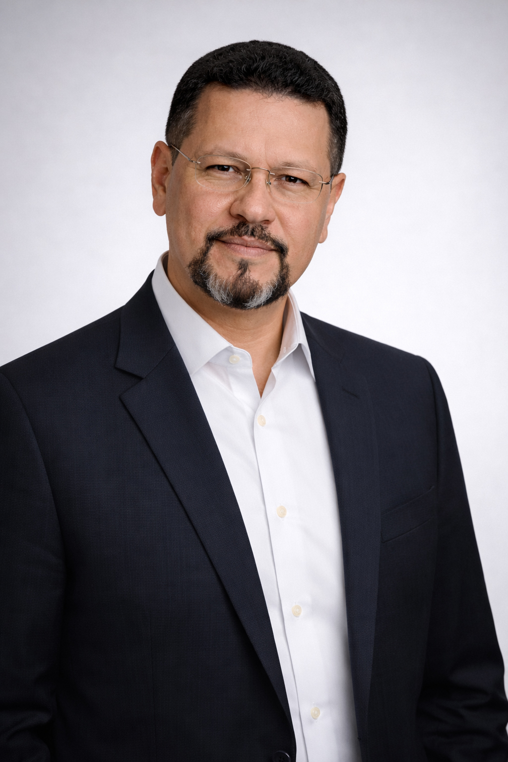 Dr. Roberto Alexis Casado López